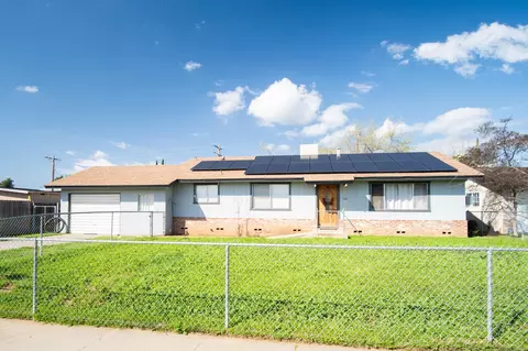 727 N Cypress St, Woodlake, CA 93286