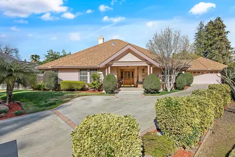 246 E Chestnut Ct, Visalia, CA 93277 photo 4