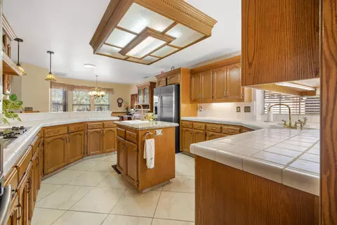 246 E Chestnut Ct, Visalia, CA 93277 photo 27