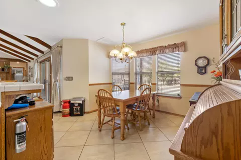 246 E Chestnut Ct, Visalia, CA 93277 photo 28