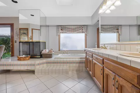 246 E Chestnut Ct, Visalia, CA 93277 photo 48