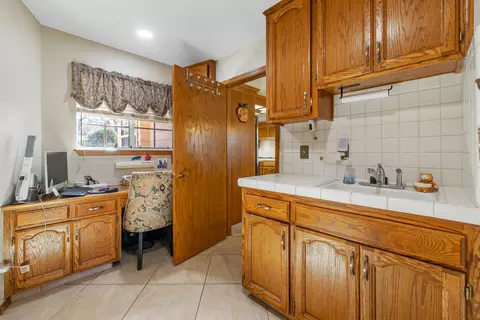 246 E Chestnut Ct, Visalia, CA 93277 photo 32