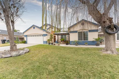 1634 Tulip St, Lemoore, CA 93245 photo 2