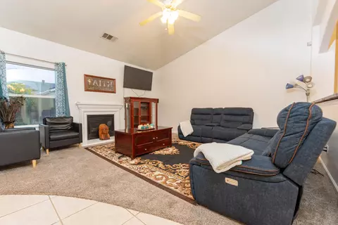 1634 Tulip St, Lemoore, CA 93245 photo 4