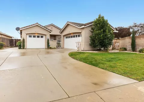 1321 E Dorothea Ave, Visalia, CA 93292
