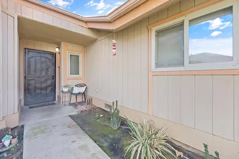 635 Vine Ct, Lemoore, CA 93245 photo 4