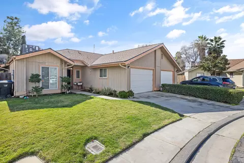 635 Vine Ct, Lemoore, CA 93245 photo 2