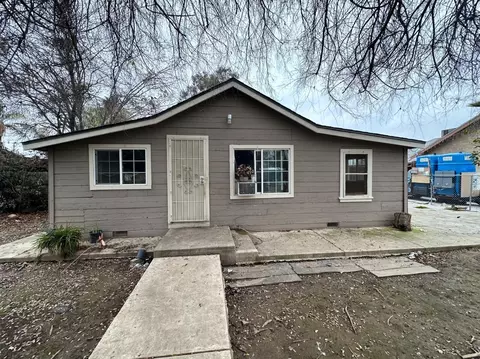309 10th St, Orange Cove, CA 93646