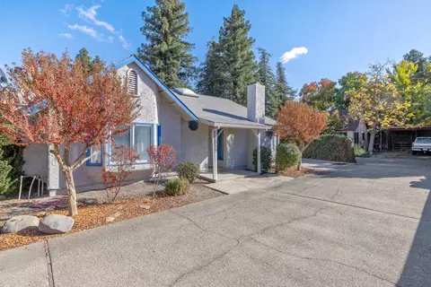 1319 W Walnut Ave, Visalia, CA 93277