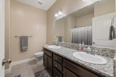 Bath - 3602 E College Ct, Visalia, CA 93292 photo 1 of 3