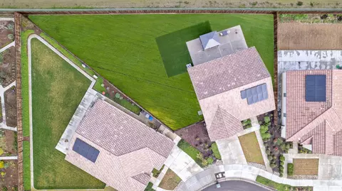Exterior - 3602 E College Ct, Visalia, CA 93292 photo 10 of 11