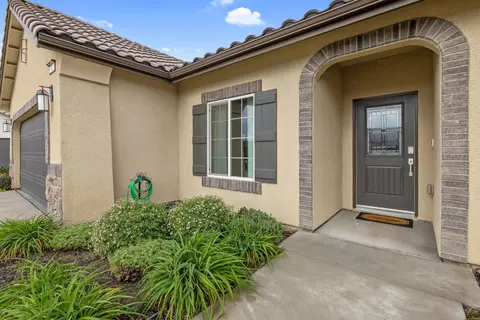 Exterior - 3602 E College Ct, Visalia, CA 93292 photo 4 of 11