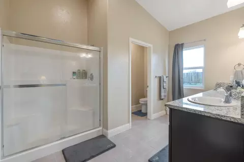 Bath - 3602 E College Ct, Visalia, CA 93292 photo 2 of 3