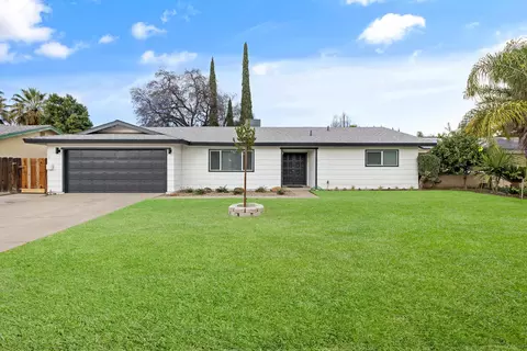 1020 W Laura Ave, Visalia, CA 93277