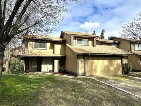 2008 E Harold Ave, Visalia, CA 93292