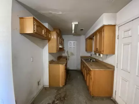 304 E Beacon Ave, Tulare, CA 93274 photo 6