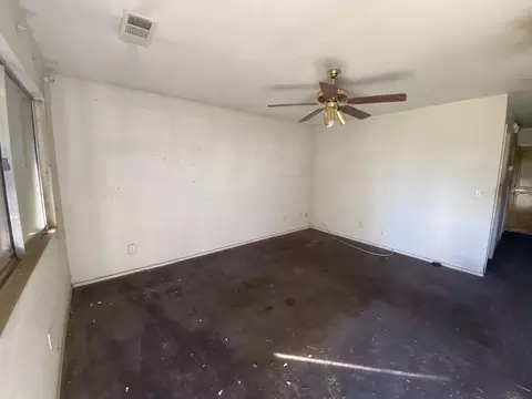 304 E Beacon Ave, Tulare, CA 93274 photo 4