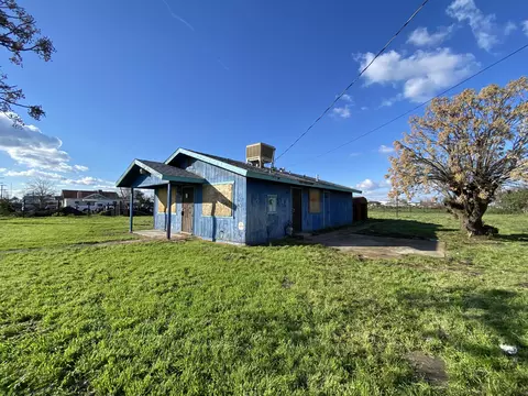 304 E Beacon Ave, Tulare, CA 93274 photo 2