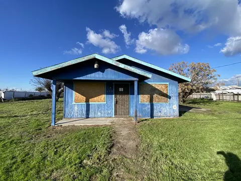 304 E Beacon Ave, Tulare, CA 93274