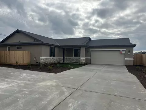 3258 Seymour St, Tulare, CA 93274