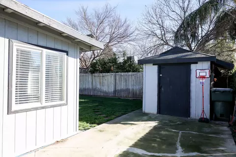 Exterior - 1630 S Thomas St, Visalia, CA 93292 photo 7 of 12