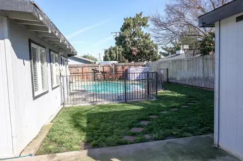 Exterior - 1630 S Thomas St, Visalia, CA 93292 photo 8 of 12