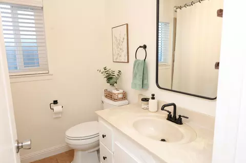 Bath - 1630 S Thomas St, Visalia, CA 93292 photo 3 of 3