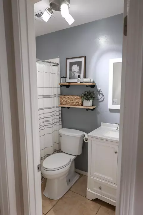 Bath - 1630 S Thomas St, Visalia, CA 93292 photo 1 of 3