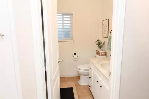 Bath - 1630 S Thomas St, Visalia, CA 93292 photo 2 of 3