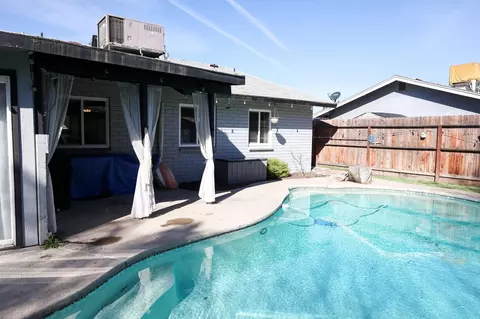 Exterior - 1630 S Thomas St, Visalia, CA 93292 photo 11 of 12