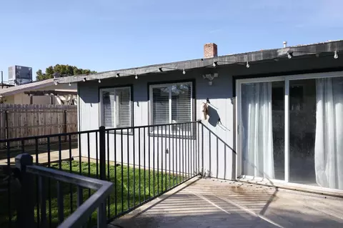 Exterior - 1630 S Thomas St, Visalia, CA 93292 photo 10 of 12