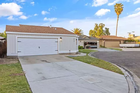 306 Elowin Ct, Visalia, CA 93291 photo 2