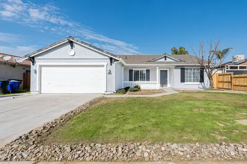 1880 Julieann Ave, Porterville, CA 93257
