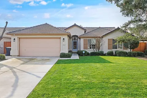 5421 W Dorothea Ave, Visalia, CA 93277