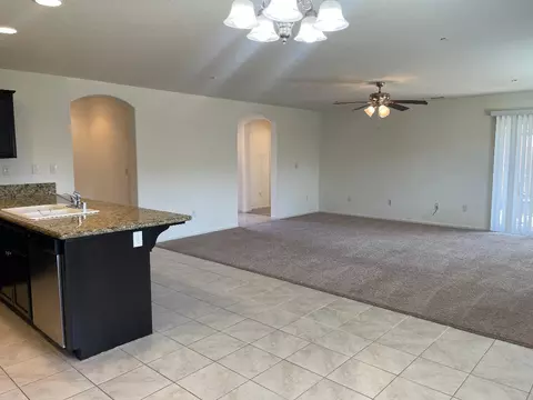 477 Edgewater St, Tulare, CA 93274 photo 10