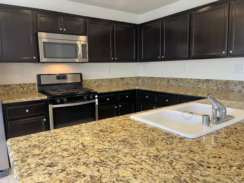 477 Edgewater St, Tulare, CA 93274 photo 8