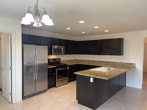 477 Edgewater St, Tulare, CA 93274 photo 7