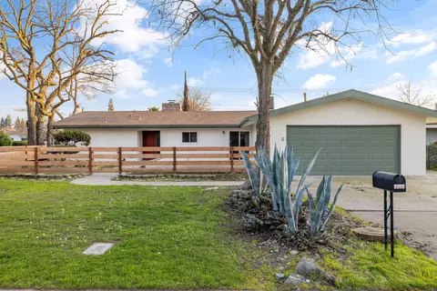 1709 W Harvard Ave, Visalia, CA 93277