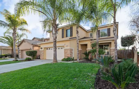 1633 N Mendonca St, Visalia, CA 93291