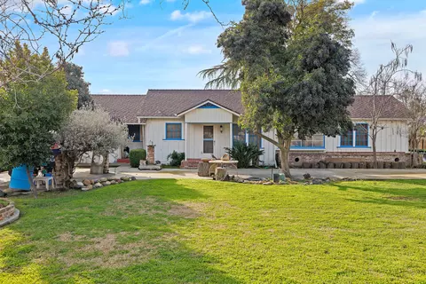 1641 N Burke St, Visalia, CA 93292
