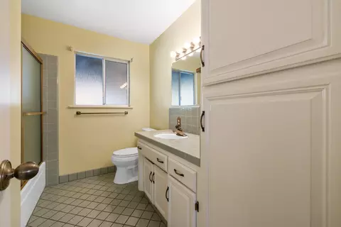 Bath - 296 E Gannon Dr, Tulare, CA 93274 photo 1 of 3