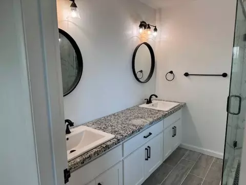Bath - 41771 Rd 92, Dinuba, CA 93618 photo 5 of 6