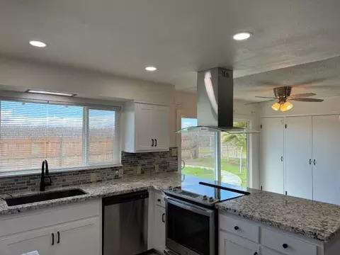 Kitchen - 41771 Rd 92, Dinuba, CA 93618 photo 4 of 5