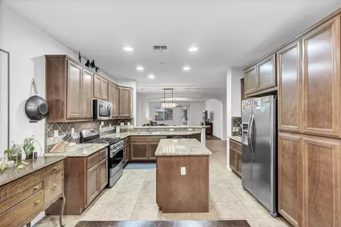 3836 E Laura Ave, Visalia, CA 93292 photo 8