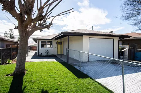 841 E Willow Ave, Porterville, CA 93257