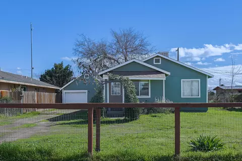 404 S Shasta Ave, Farmersville, CA 93223