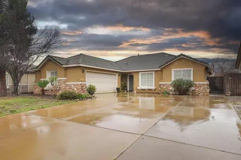1729 S Elverta St, Visalia, CA 93292