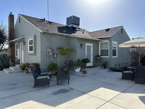 1066 E Cross Ave, Tulare, CA 93274 photo 5