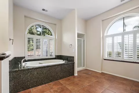 Bath - 187 High Sierra Dr, Exeter, CA 93221 photo 2 of 3