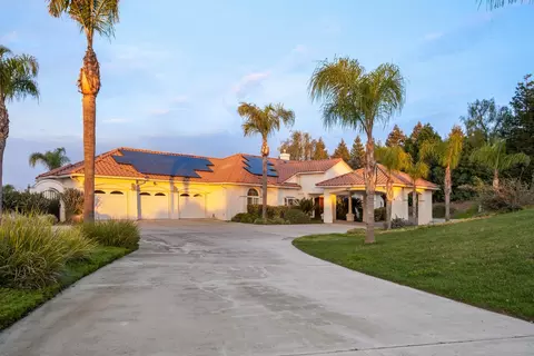 Exterior - 187 High Sierra Dr, Exeter, CA 93221 photo 1 of 14